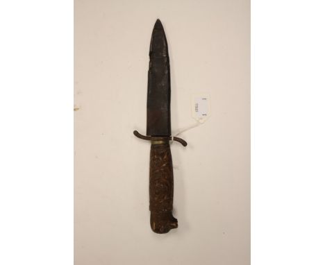 WW1 era Swedish made general purpose knife by LF Ståhlberg. Carved wooded grip featuring foliage and a pommel in the form of 