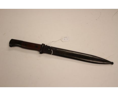 Spanish M1943 Mauser K98 Bayonet. 250mm long blade marked "P.R.8". No makers marks. Crossguard marked "93". Wooden grips. Com
