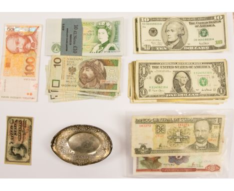 A bag of banknotes Bank of England One Pound Somerset Series D run of £10 face value, USA and World. Plus a Silver trinket ba