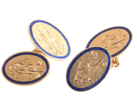 A PAIR OF GENTLEMANS 18CT GOLD AND ENAMEL CUFFLINKS with chain connections, (c.11grams)