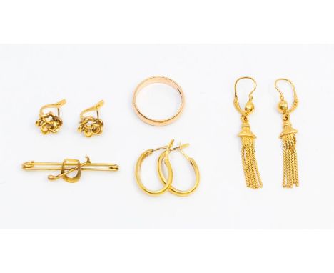 ***TEST FLORAL GOLD EARRINGS AND PIN** A pair of 18ct gold tassel earrings, with pierced clip hooks, length approx 45mm, alon