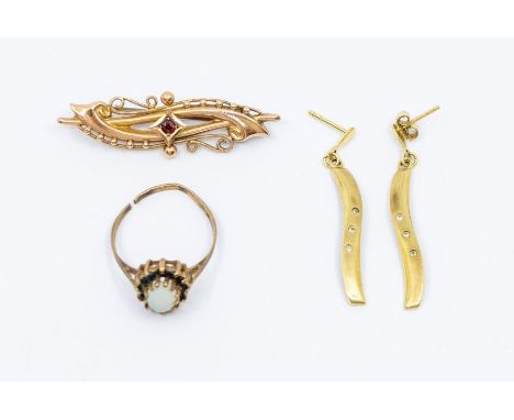 A Victorian 9ct rose gold stone set brooch, later base pin, along with a 9ct gold opal and sapphire ring a/f shank split, tog