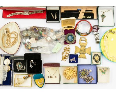 A collection of various costume jewellery to include silver jewellery, comprising earrings, earrings and pendant in the form 