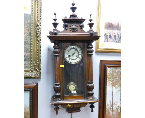Wall clock, +/- 85 cm long, with key