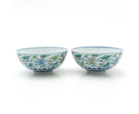 Polychrome decor, marked on the bottom with double ring and 6 characters, 13 cm. diameter.
