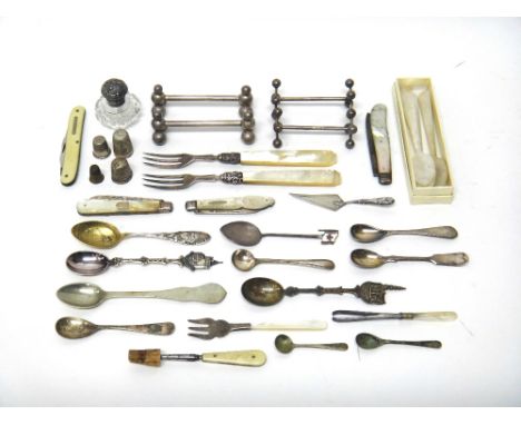 A Victorian silver mounted faceted glass scent bottle, three silver bladed mother of pearl folding fruit knives, a pocket kni