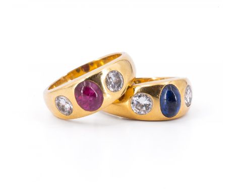 ZWEI FARBSTEIN-DIAMANT-RINGE. Datierung: Um 1990. Material: 750/- Gelbgold, Punze. Gesamtgewicht: ca. 15,0 g. EU-RM: 51. Diam