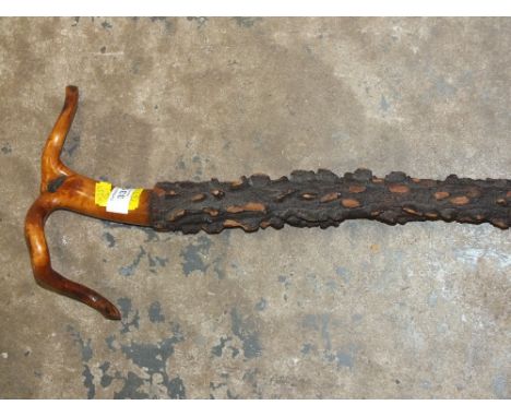 A VINTAGE BRIAR WOOD STYLE WALKING STICK WITH FRUIT WOOD HANDLE - L 94 CM