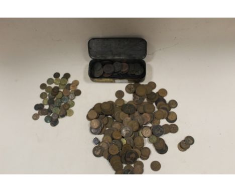 TWO TINS OF ANTIQUE AND VINTAGE COPPER COINAGE ETC. 