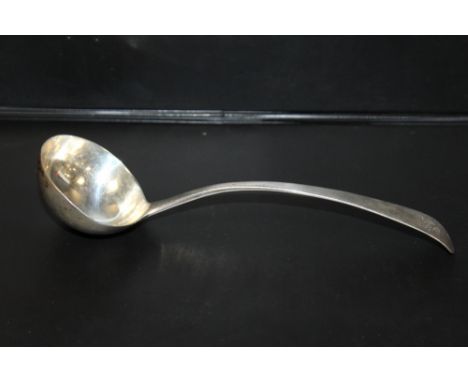 A ANTIQUE HALLMARKED OLD ENGLISH PATTERN SILVER LADLE, APPROX WEIGHT 46G, L 18.5 CM