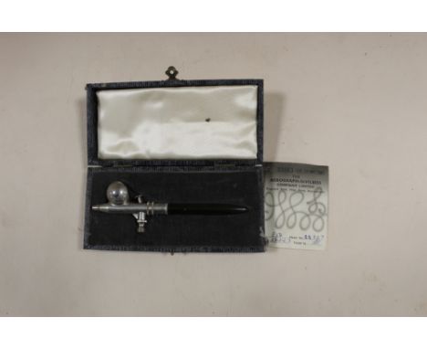 A CASED VINTAGE AEROGRAPH-DEVILBIS AIRBRUSH 