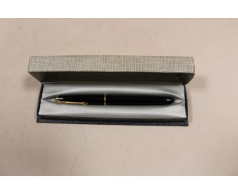 A BOXED VINTAGE PARKER SLIMFOLD M FOUNTAIN PEN WITH 14K GOLD NIB 