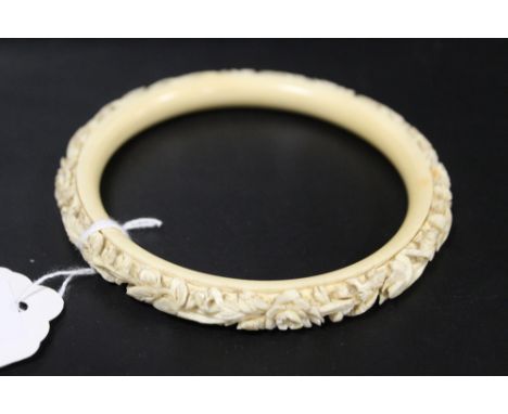 AN ANTIQUE CARVED IVORY BANGLE, internal Dia. 8.1 cmConditon Report:Approx 38.8 g