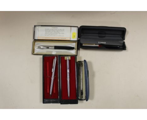 A COLLECTION OF VINTAGE PENS AND PENCILS TO INCLUDE PAPERMATE, SHAEFFER, YARD O LED ETC. 