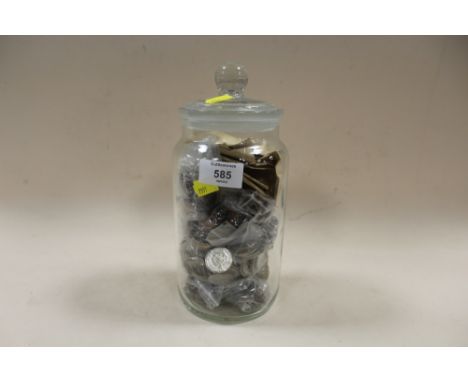 A QUANTITY OF VINTAGE WORLD COINAGE