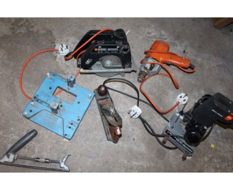 A SELECTION OF TOOLS TO INCLUDE A BLACK &amp; DECKER CIRCULAR SAW, POWER DRILL ETC