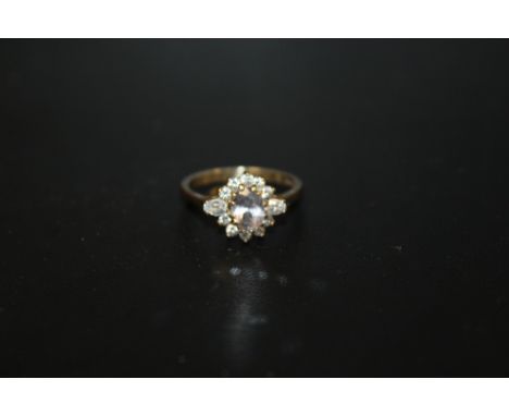 A HALLMARKED 9 CARAT GOLD FLORAL SET DRESS RING SIZE N, APPROX WEIGHT 2.5G