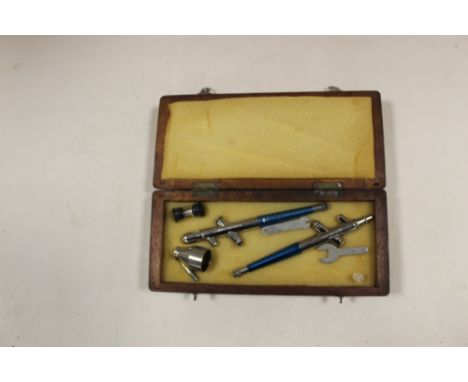 A CASED VINTAGE BADGER DOUBLE AIRBRUSH SET 
