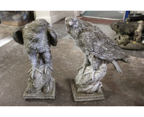 A PAIR OF STONE EAGLE GARDEN ORNAMENTS S/D