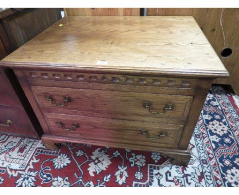 A SOLID LIGHT OAK LOW TWO DRAWER MEDIA CABINET W-83 CM 