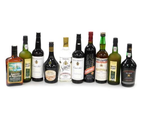 A group of alcohol, to include Muy Fresco sherry (2), Cockburns light port (2), Amaretto, liqueurs, etc. (a quantity)