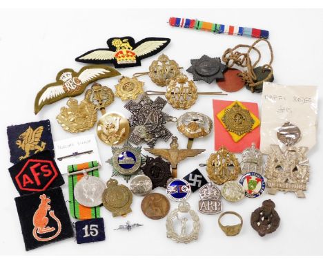 Military cap badges, including Parachute Regiment, Tyneside Scottish, Lincolnshire Regiment and Highland Cyclist Battalion, W