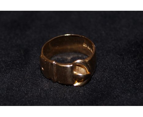 Gents 18 carat gold buckle ring, size R, 10.9 grams 