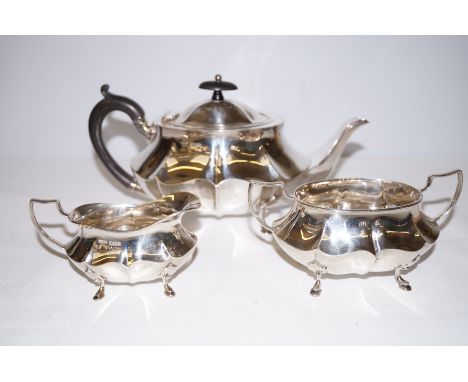 Silver three piece tea service comprising, teapot, cream jug and sucrier, Sheffield, 1932, P Ashberry &amp; Sons, weight 630 