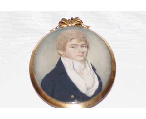 English school late 18th century - portrait miniature of a gentleman wearing a blue jacket and white waistcoat, the reverse w