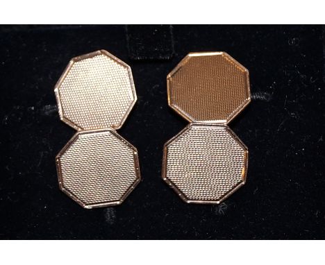 Pair of 9ct gold cufflinks Weight 6g 