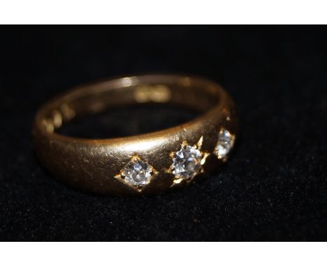 18 ct Gold gents gypsy ring with 3 excellent quality diamonds Size S Weight 6g