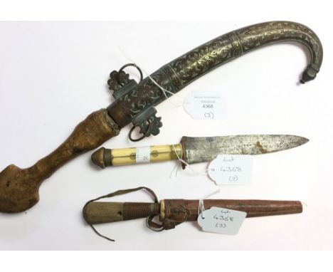 Middle Eastern Jambiya dagger with 22cm long blade. Hilt covered with rawhide leather. Scabbard in brass/copper with decorati