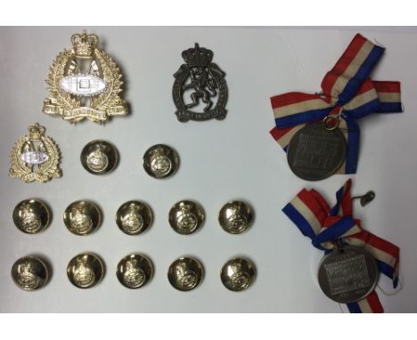 WW2 Belgian Army in the UK cap badge: Post war Royal New Zealand Armoured Corps cap badge, collar dog and twelve buttons, all