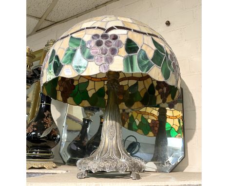 LARGE TIFFANY STYLE TABLE LAMP - 60 CMS (H) APPROX