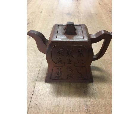 Yixing teapot with marks to the lid and base