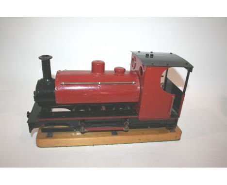 MODEL STEAM LOCOMOTIVE & FRAMED PLANS - 1 1/2" GAUGE a 1 1/2" gauge static model steam locomotive, mounted on a wooden block 