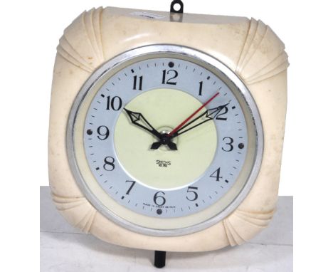 A vintage 1950s Smiths Durban wall clock, boxed. CONDITION REPORT Overall fair condition. Some slight wear to the bezel.