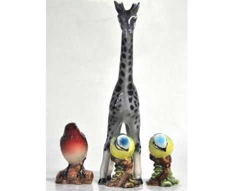 A Goebel giraffe (af) and three Beswick birds (4).