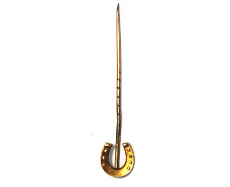 A 14ct gold stick pin with horse shoe finial, approx weight 1.2g.