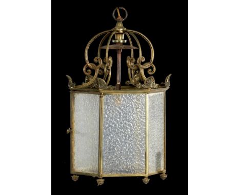 AN HEXAGONAL BRASS HALL LANTERN IN GEORGE III STYLE, EARLY 20TH C with later electric fitment and hammered glass lights, 58cm