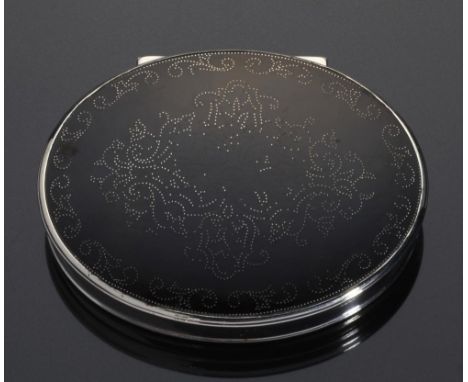 AN OVAL SILVER AND PIQUE SNUFF BOX, PROBABLY ENGLISH, EARLY 18TH C  standaway hinge, 8cm l, unmarked++Wear consistent with ag