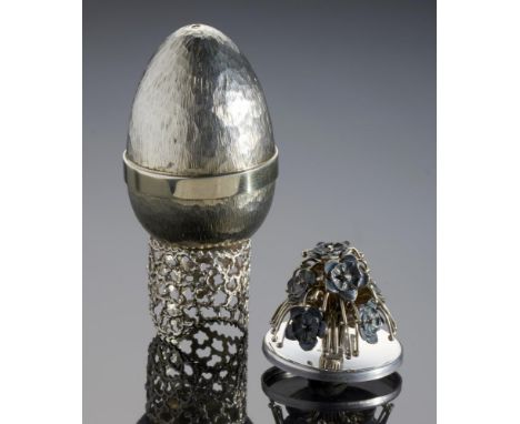STUART DEVLIN.  AN ELIZABETH II PARCEL GILT  SILVER EGG  with silver gilt and blue enamel flowers surprise, 7cm h, maker's ma