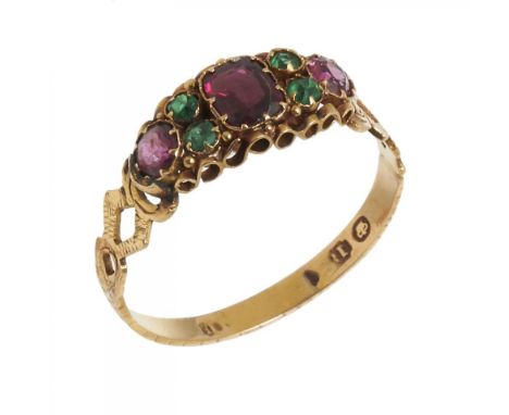 AN EARLY 19TH C AMETHYST AND EMERALD RING with engraved hoop, in 18ct gold, 1.5g, size R½++In good condition, marks rubbed