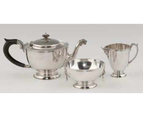 AN IRISH GEORGE V EASTER RISING YEAR HALLMARKED SILVER TEA SERVICE  of heavy gauge, applied with strapwork and cast mask spou