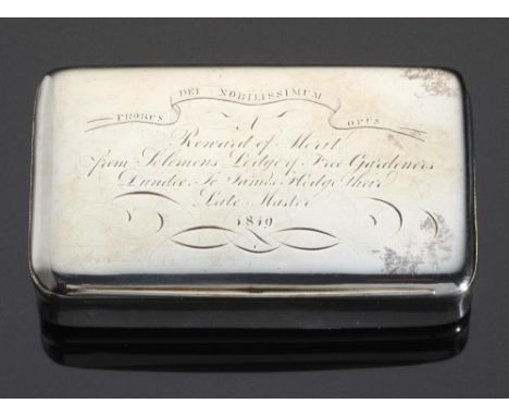 SCOTTISH FRATERNAL SOCIETIES.  A GEORGE III SILVER SNUFF BOX  the lid engraved with motto on a banner above inscription A Rew