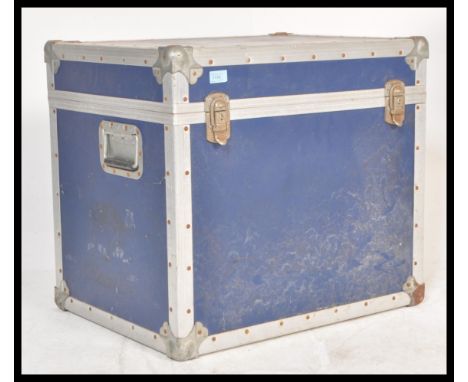 A vintage retro 20th Century large flight case steamer trunk of square form in a blue colouring. Hinged lid opening to reveal