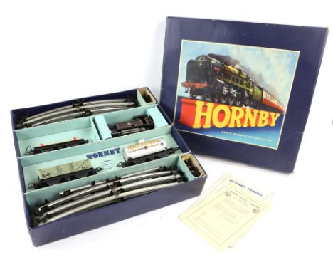 Hornby Tank Goods Set No.40, O Gauge Clockwork set including no 40 0-4-0T no 82011 locomotive, National Benzole Mixture tanke