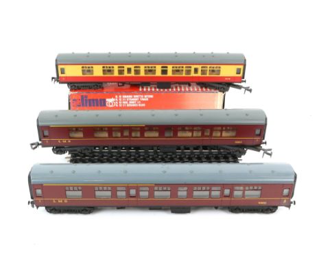 Lima models - 15+ 0 gauge carriages, BP tanker and 2 locomotives, some unboxed, box of track, with 6 x 00 gauge carriages, 1 