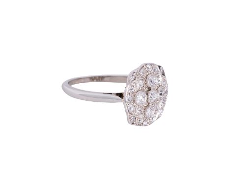 Art Déco Ring mit Diamanten von zus. ca. 0,6 ct, WG 18K, 3,6 g, RW: 54, 1. H. 20. Jh., Alters- und Tragespuren.| Art Déco rin