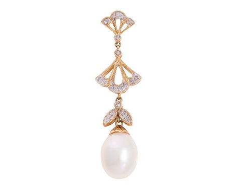 Zierlicher filigraner Anhänger mit Diamanten und Südseeperlhänger, Zuchtperle 11x9,3 mm mit nat. WMM, Diamanten zus. ca. 0,08